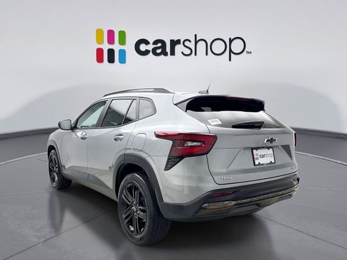 Used 2024 Chevrolet Trax ACTIV w/ Sunroof Package FWD image 3