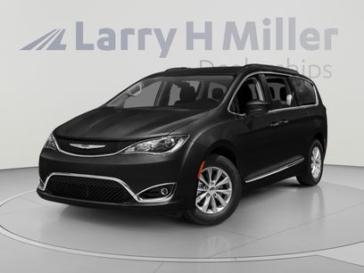 Used 2018 Chrysler Pacifica Touring-L w/ Advanced Safetytec Group
