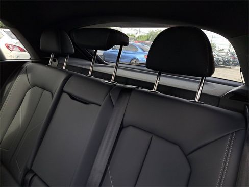 New 2025 Audi Q3 2.0T Premium image 28