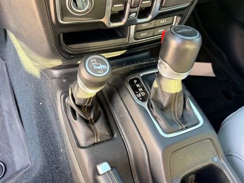 Used 2022 Jeep Gladiator Overland image 13