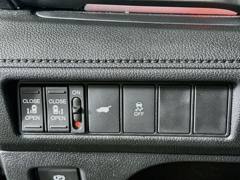 Used 2025 Honda Odyssey Sport-L image 17