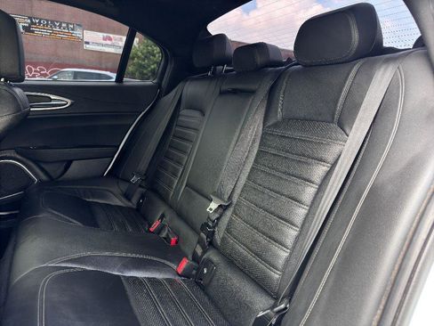 Used 2023 Alfa Romeo Giulia Veloce image 22