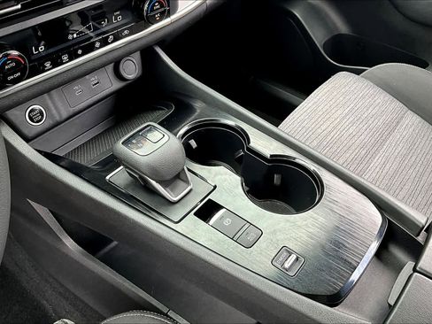 Used 2023 Nissan Rogue SV image 14