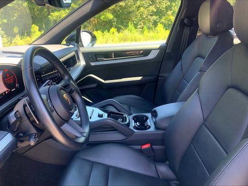 Used 2024 Porsche Cayenne image 20