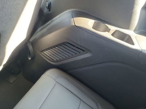 Used 2022 GMC Yukon SLT w/ SLT Luxury Package AWD/4WD image 14