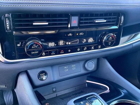 Certified 2025 Nissan Rogue SL w/ SL Premium Package image 29