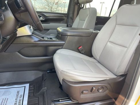 Used 2023 GMC Yukon XL SLT image 7