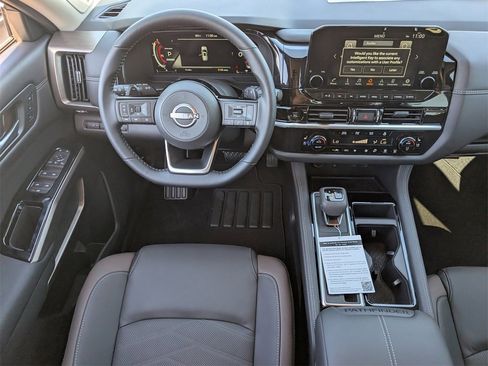 New 2025 Nissan Pathfinder Platinum w/ Black Appearance Package image 9