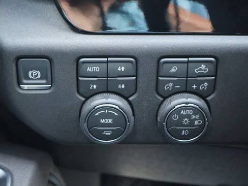 Used 2026 Chevrolet Silverado 3500 LTZ w/ LTZ Convenience Package AWD/4WD image 16