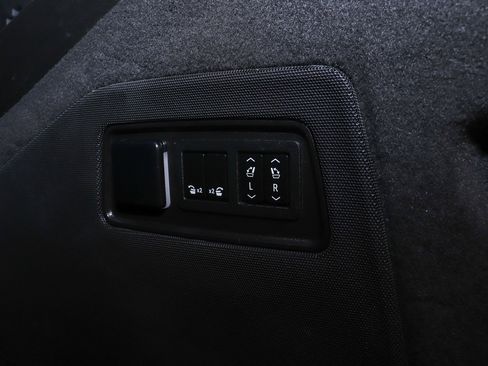 Used 2022 Cadillac Escalade ESV Sport Platinum w/ LPO, ONYX Package image 31