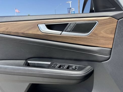 Used 2025 Volkswagen Atlas SE FWD image 19