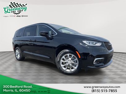 New 2025 Chrysler Pacifica Select w/ Uconnect Theater Family Group