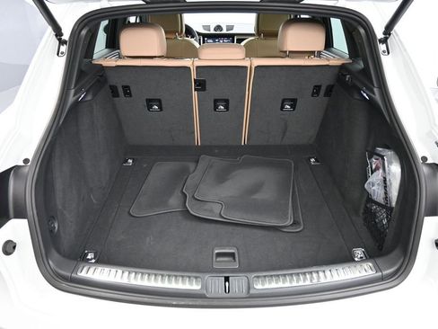 Certified 2025 Porsche Macan AWD/4WD image 28