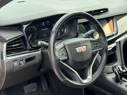 Certified 2023 Cadillac XT6 Premium Luxury FWD image 7