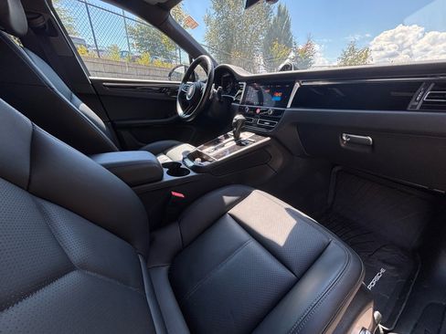 Certified 2024 Porsche Macan image 24