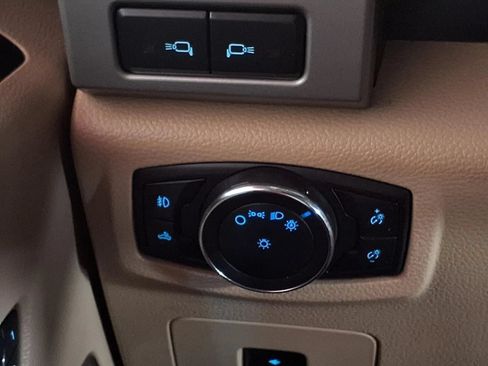 Used 2015 Ford F150 Lariat w/ Equipment Group 502A Luxury AWD/4WD image 31