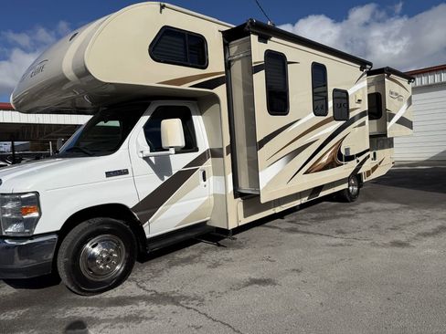 Used 2016 Ford E-450 and Econoline 450 Super Duty w/ Motorhome Prep Package image 9