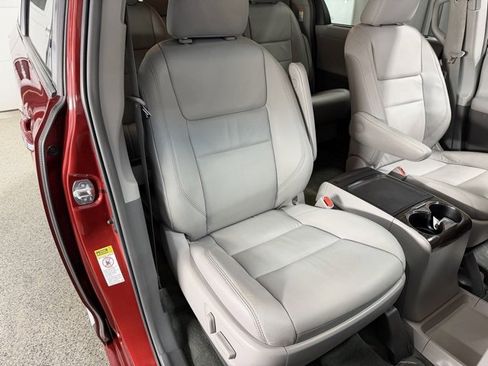 Used 2017 Toyota Sienna image 26