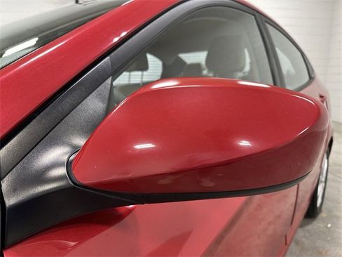 Used 2013 Hyundai Accent GLS w/ Premium Pkg image 12