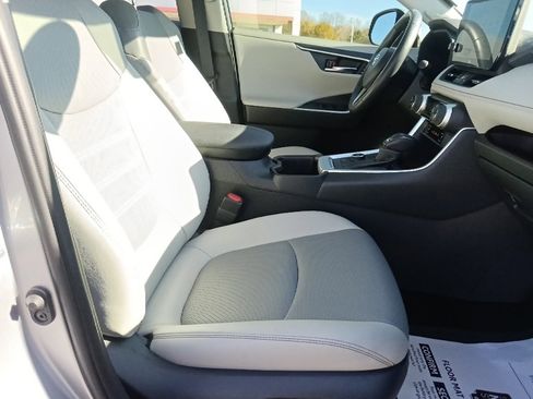 Used 2024 Toyota RAV4 Limited image 30
