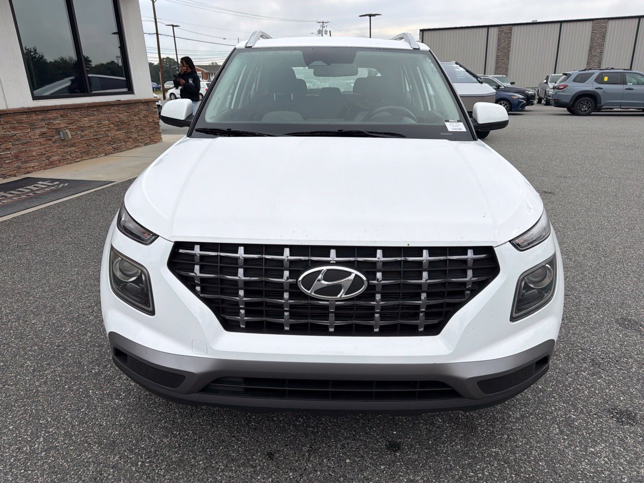 Used 2025 Hyundai Venue SEL FWD image 12