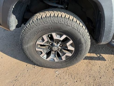 Used 2021 Toyota Tacoma TRD Off-Road w/ Technology Package AWD/4WD image 11