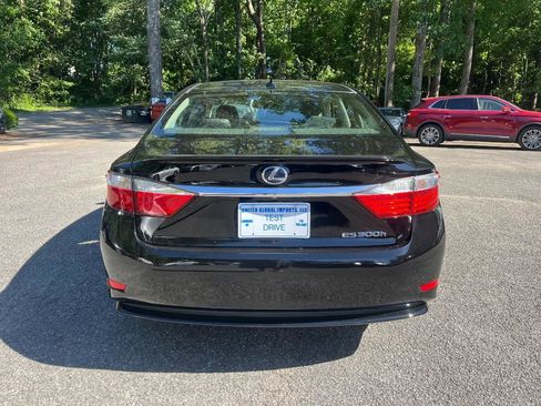 Used 2013 Lexus ES 300h w/ Luxury Pkg FWD image 6