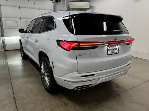 New 2026 Buick Enclave Avenir w/ Super Cruise Package AWD/4WD image 4