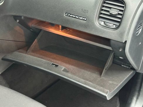 Used 2018 Dodge Charger SXT w/ Blacktop Package image 32