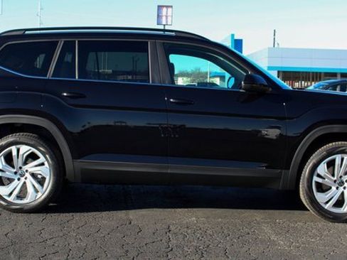 Used 2023 Volkswagen Atlas SE image 11