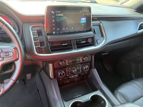 Used 2024 Chevrolet Suburban RST image 30