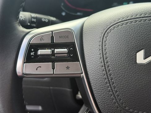 Used 2025 Kia Telluride S image 17