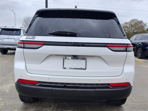 Used 2023 Jeep Grand Cherokee Altitude image 5