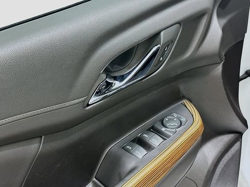 Certified 2023 GMC Acadia SLE FWD image 18
