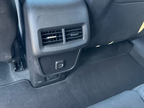 Used 2024 Chevrolet Equinox LT FWD image 13