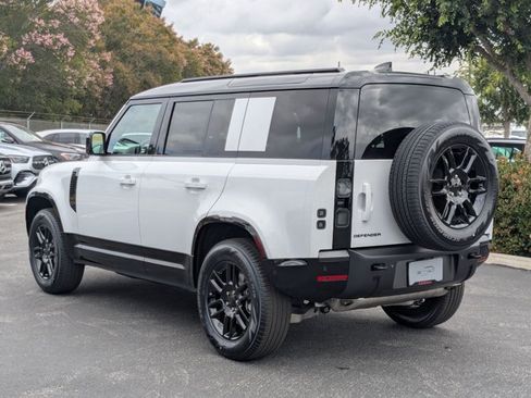 New 2026 Land Rover Defender 110 X-Dynamic SE AWD/4WD image 9