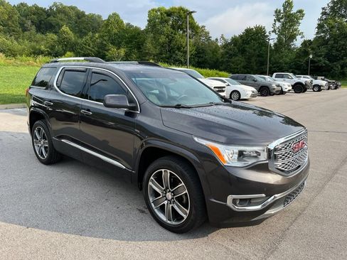 Used 2017 GMC Acadia Denali w/ Technology Package FWD image 2