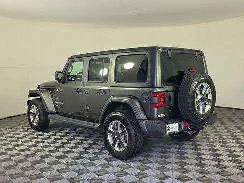 Used 2018 Jeep Wrangler Unlimited Sahara AWD/4WD image 5