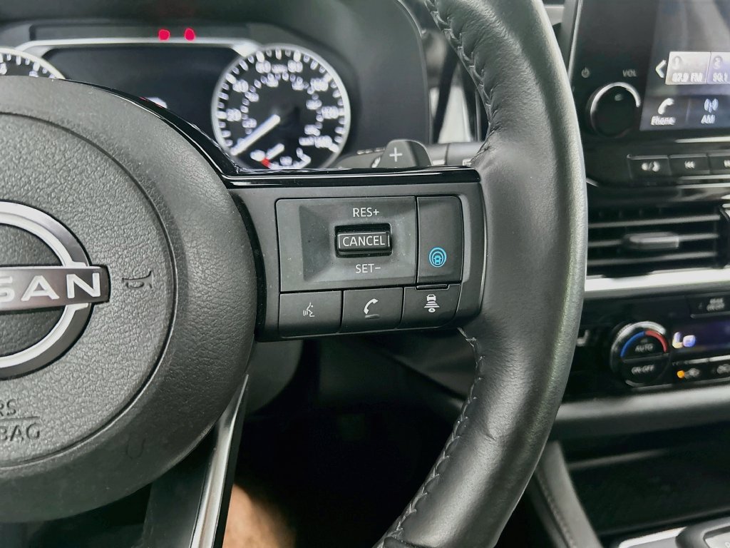Used 2023 Nissan Pathfinder SL FWD image 12
