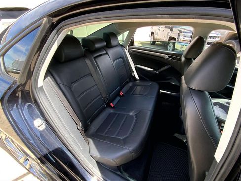 Used 2018 Volkswagen Passat 2.0T R-Line image 20