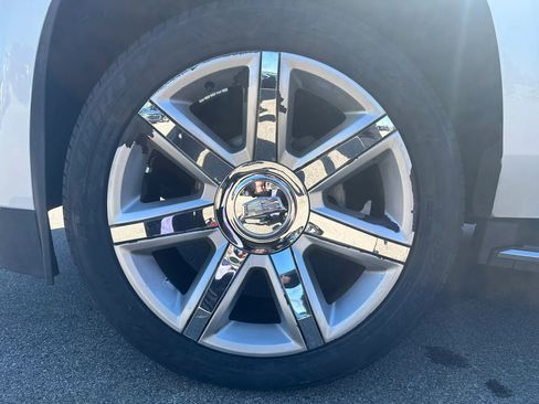 Used 2017 Cadillac Escalade Luxury AWD/4WD image 22