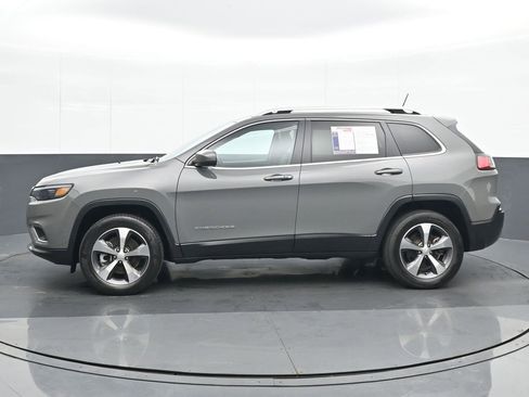 Used 2021 Jeep Cherokee Limited image 3