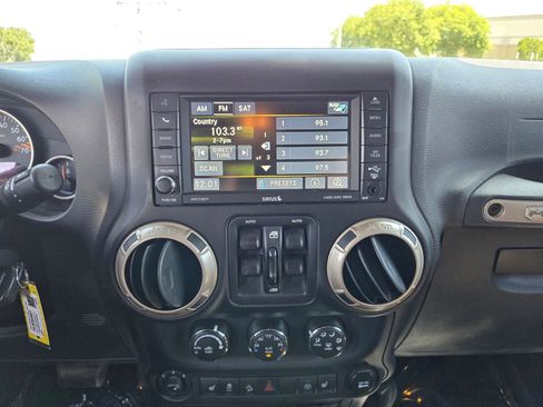 Used 2017 Jeep Wrangler Unlimited Sahara AWD/4WD image 12