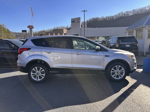 Used 2019 Ford Escape SE image 24