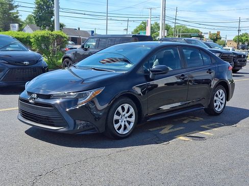 Used 2023 Toyota Corolla LE FWD image 3