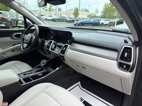 Certified 2023 Kia Sorento X-Line EX AWD/4WD image 12