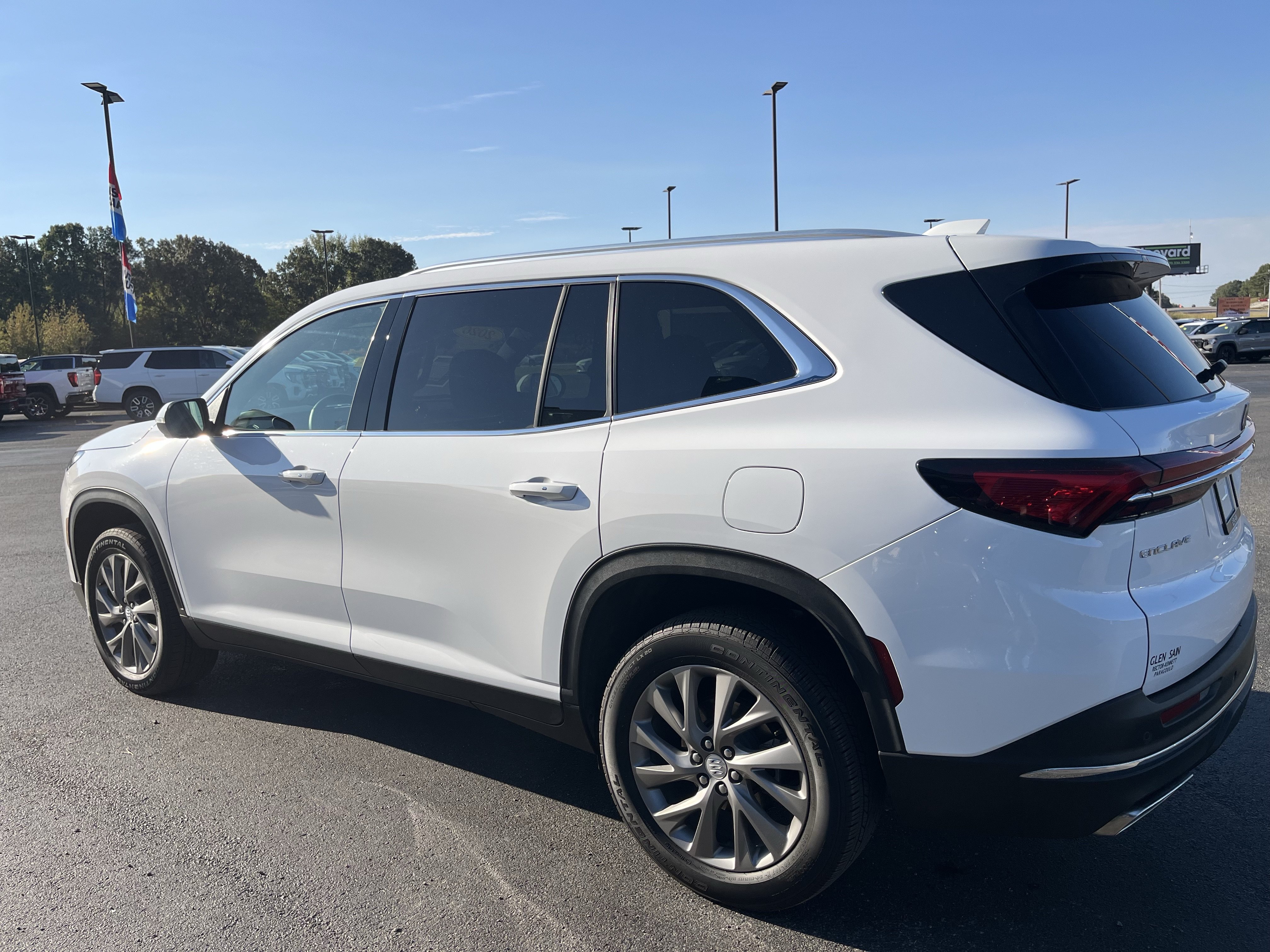 Used 2026 Buick Enclave Preferred FWD image 2