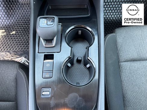 Certified 2025 Nissan Rogue SV FWD image 27