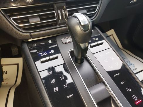 Used 2022 Porsche Macan AWD/4WD image 26