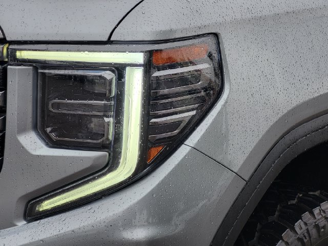 Used 2024 GMC Sierra 1500 AT4 w/ Technology Package AWD/4WD image 5